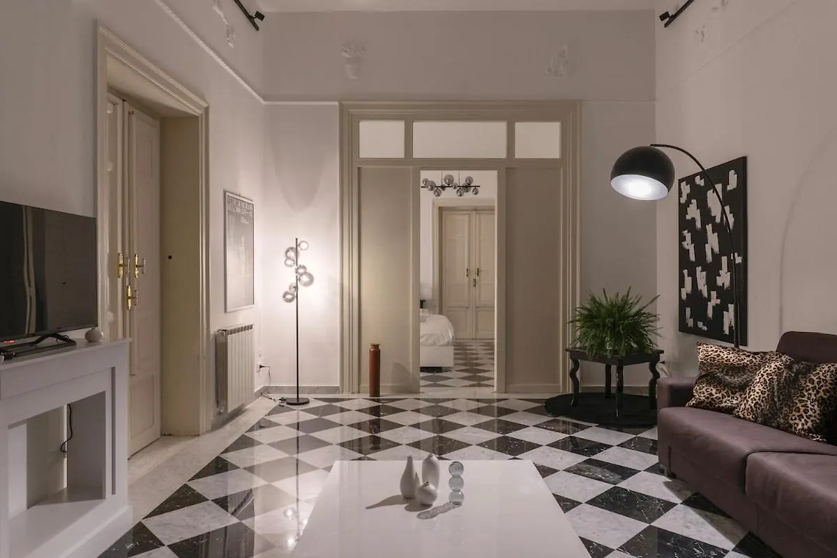 Large Two-Room Apartment Within Walking Distance Of The Teatro Massimo Palermo