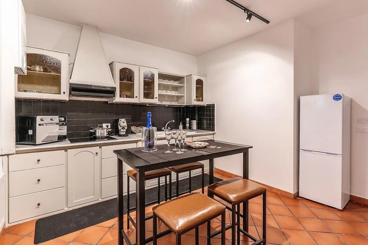 Large Two-Room Apartment Within Walking Distance Of The Teatro Massimo Palermo 0*,  İtalya