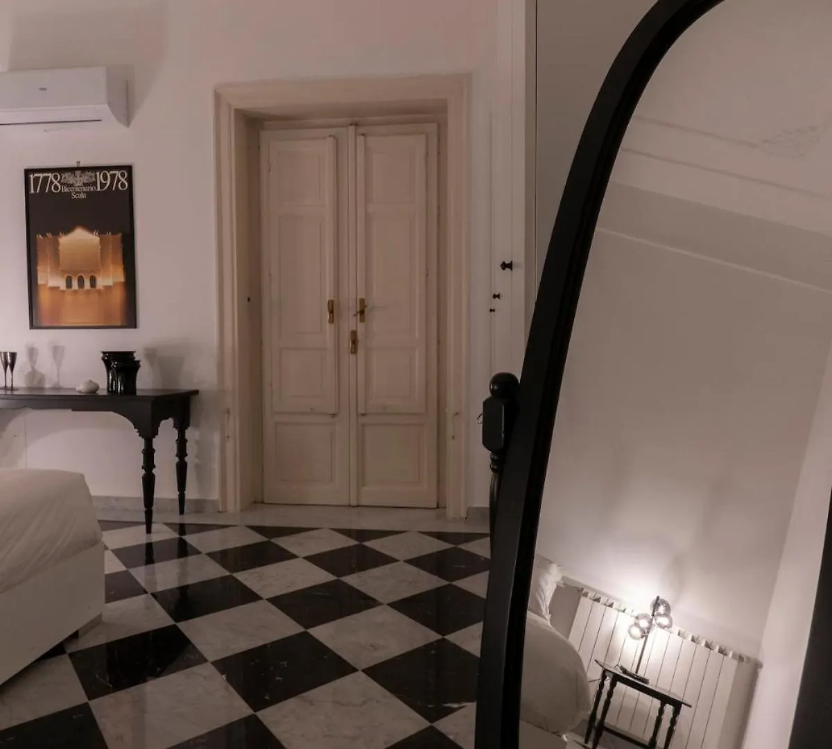 Large Two-Room Apartment Within Walking Distance Of The Teatro Massimo 팔레르모